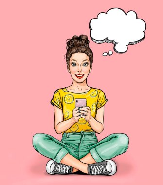 Akıllı telefonlu gülümseyen seksi kadın. Pop Art kızı cep telefonu uygulaması kullanıyor. Mesajlaşma, iletişim, cep telefonu uygulaması kavramı