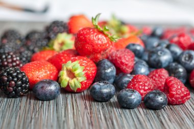 yaban mersini ahududu çilek