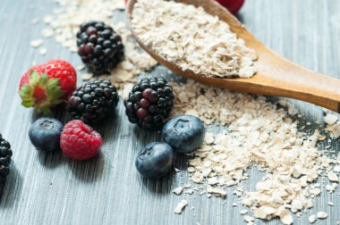 çilek tahıl yoğurt