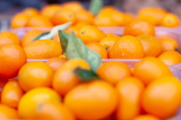 Nahaufnahme Köstlicher Farbenfroher Mandarinen Auf Dem Markt — Stockfoto