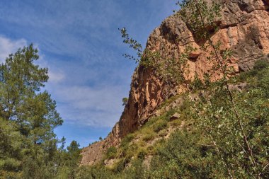 İspanya 'daki kayalık bir dağın manzarası