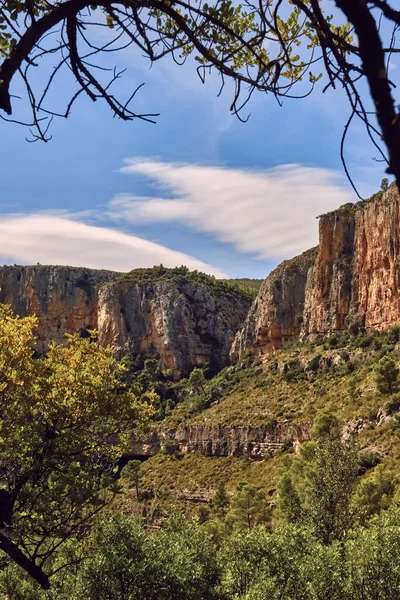 İspanya 'daki kayalık bir dağın manzarası