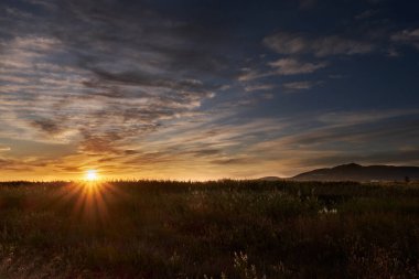 Gölde sihirli gün batımı