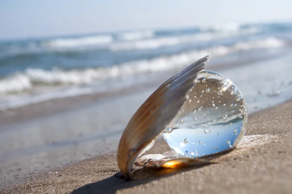 Bola de cristal como la perla —  Fotos de Stock