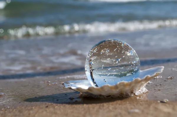 Bola de cristal como la perla —  Fotos de Stock