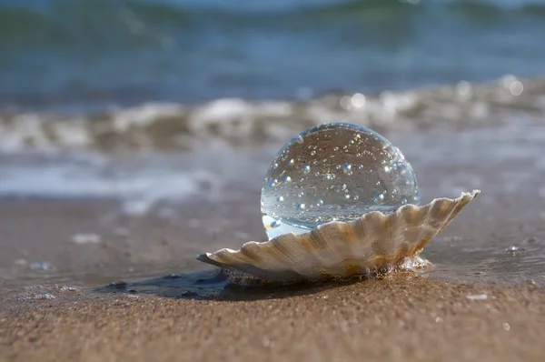 Bola de cristal como la perla —  Fotos de Stock