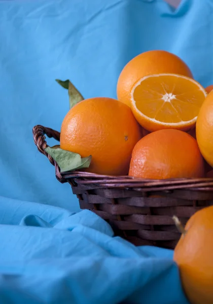 Τα πορτοκάλια στο καλάθι — Φωτογραφία Αρχείου