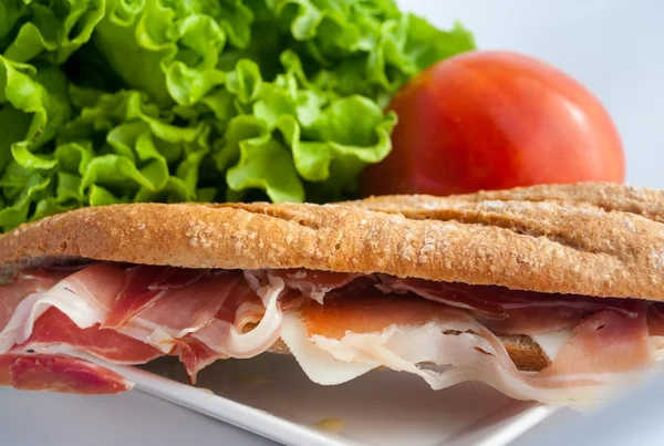 Sanduíche com presunto bocadillo — Fotografia de Stock