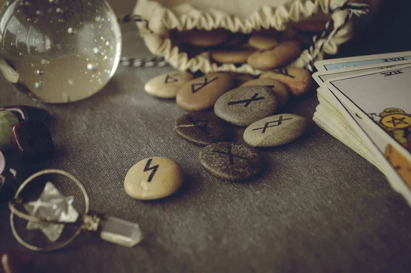 Runes and tarot cards — Stock Photo, Image