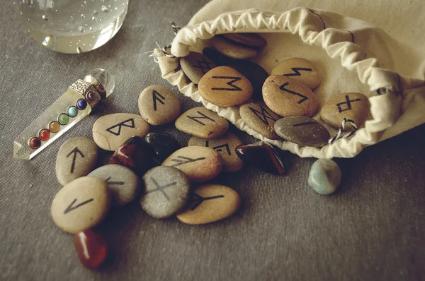 Runes and tarot cards — Stock Photo, Image