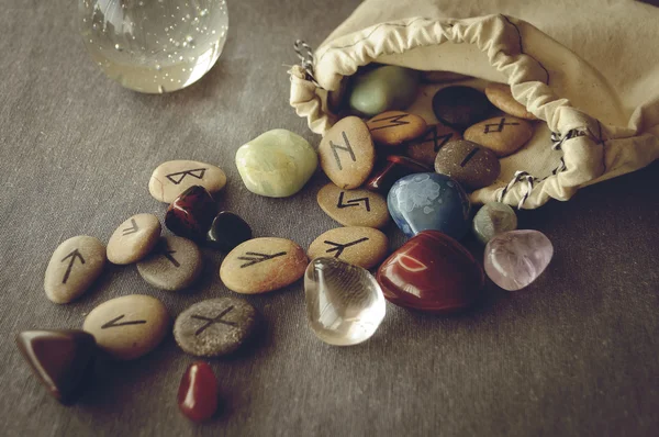 Runes and tarot cards — Stock Photo, Image