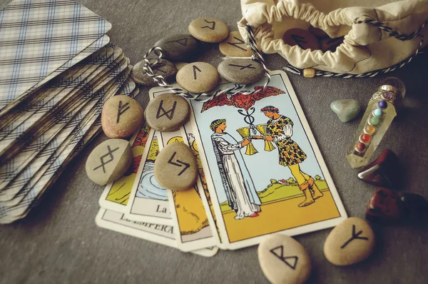 Runes and tarot cards — Stock Photo, Image