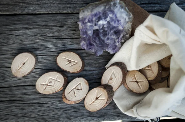 Ahşap runes el yapımı — Stok fotoğraf