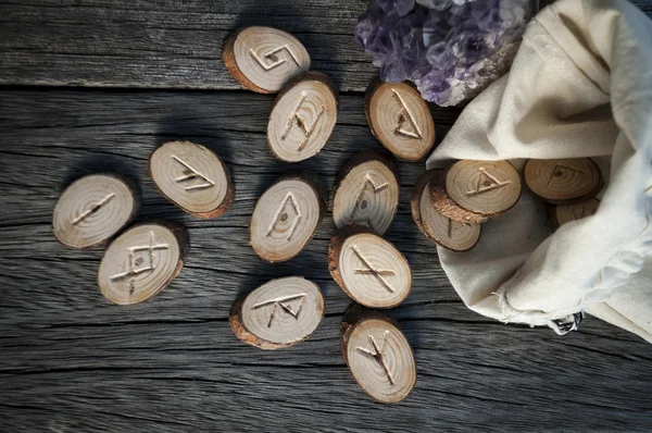 Handgemaakte houten Runen — Stockfoto