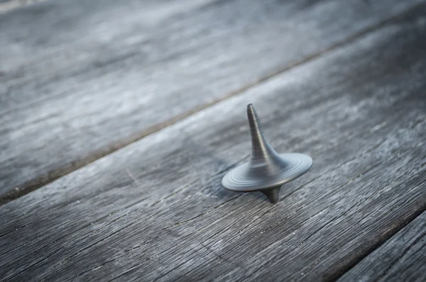 siyah iplik gyroscopet