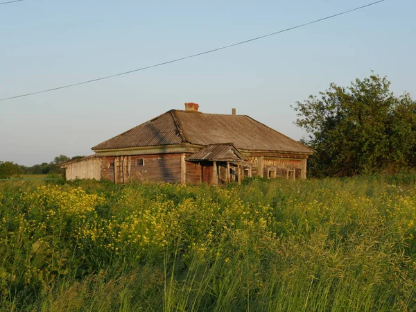 Altes Dorfbauernhaus Bei Sonnenuntergang Gebaut Komplett Aus Holz Gebaut Den — Stockfoto