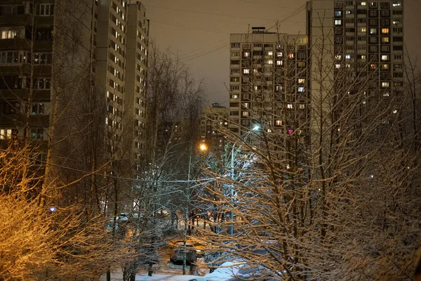Der Erste Schnee Und Schneeverwehungen Nacht Dezember Stadtlandschaft — Stockfoto