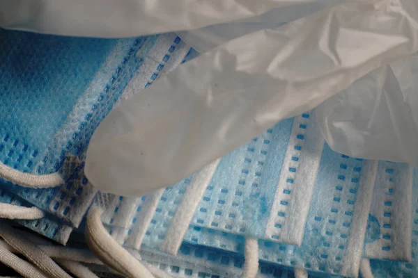 Topeng Medis Dengan Latar Belakang Logam Hitam Perjuangan Melawan Pandemi — Stok Foto