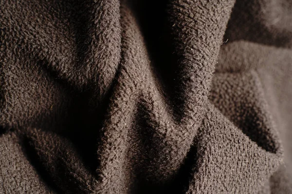 Dalgalar halinde giden tekstil siyah dokusu. Loş ışıklar.