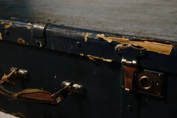 Een Oude Koffer Ongeveer Jaar Van 19E Eeuw Donkerblauwe Kleur — Stockfoto