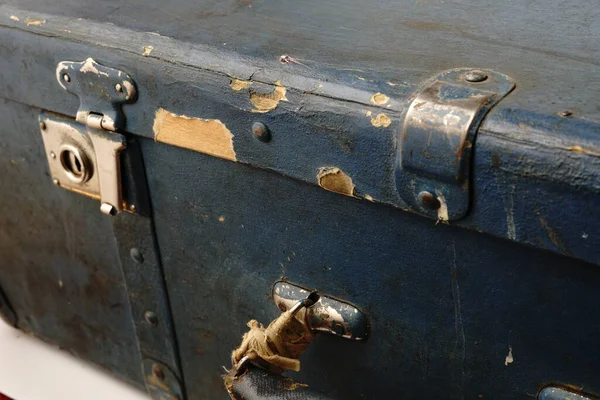 Een Oude Koffer Ongeveer Jaar Van 19E Eeuw Donkerblauwe Kleur — Stockfoto