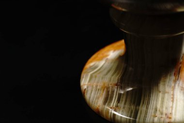 Camın sapı akik balığından yapılmıştır. El yapımı taştan yapılmış cam..