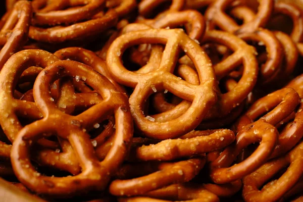 Salty snack for beer pretzels with salt. Closeup — Stock Photo, Image
