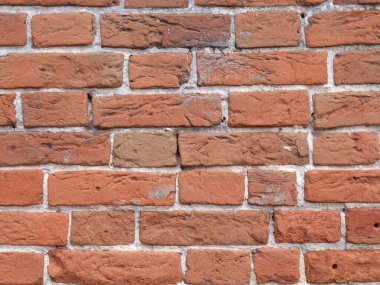 Tuğla duvar dokusu. Beyaz çimento katmanları görülebilir.