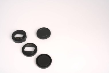 Moskova, Rusya - Haziran 7 2021: Makro halkaları beyaz arka planda lensler için. Metin için boşluk