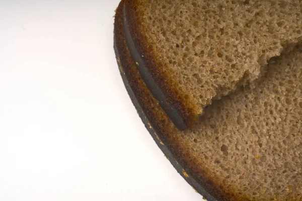 Két szelet fekete kenyér közelkép.. — Stock Fotó