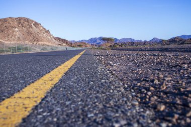 Sharjah, BAE 'deki dağlık yol. Açık hava.