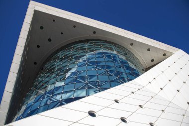 Dubai 'deki Yeşil Gezegen adlı kapalı bir tropikal park manzarası. BAE. Açık havada.