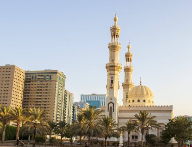 Şeriat Emirliği 'nin Kasba bölgesindeki camii. BAE. Açık havada.