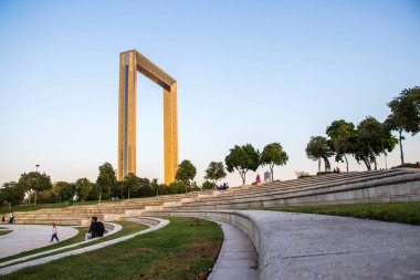 Dubai Frame olarak bilinen popüler gezi ve eğlence binası. BAE. Açık havada.