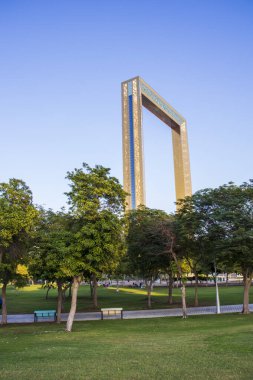 Dubai Frame olarak bilinen popüler gezi ve eğlence binası. BAE. Açık havada.