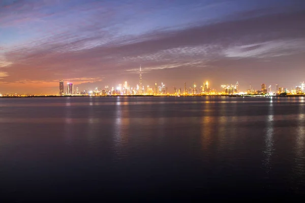 Skjuten Dubai City Skyline Natten Från Dubai Creek Hamn Förenade — Stockfoto