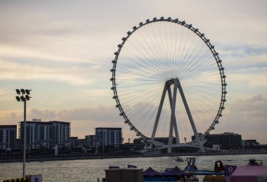 Dubai, Dubai 'deki Meraas yakınlarında bulunan dünyanın en uzun dönme dolabı Ain Dubai.