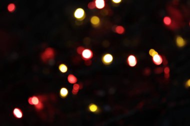 Bulanık ışıklarla renkli bir arkaplan görüntüsü.