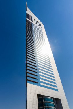 Dubai, BAE - 02.04.2021 Dabai, Emirates kulelerinde çok iyi bilinen bir dönüm noktasının fotoğrafı.