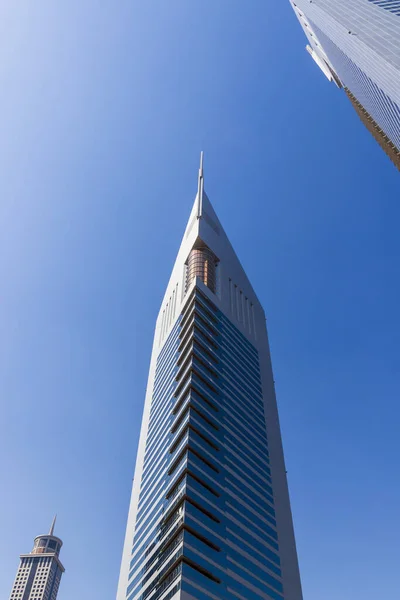 ドバイ アラブ首長国連邦 2021ドバイ エミレーツタワーで非常によく知られているランドマークのショット — ストック写真