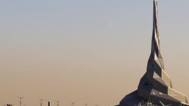 Dubai, BAE - Şeyh Muhammed Bin Rashid Al Maktoum güneş parkının dünyadaki en büyük güneş enerjisi tesisinin görüntüleri. Açık hava.