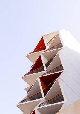 Dubai, BAE - 03.26.2021 Dubai Silikon Oasis bölgesindeki Binghatti manzaralı bir bina..