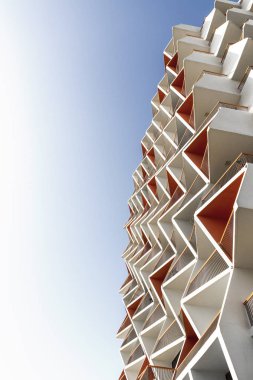 Dubai, BAE - 03.26.2021 Dubai Silikon Oasis bölgesindeki Binghatti manzaralı bir bina..