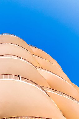 Dubai, BAE - 03.26.2021 Dubai Silikon Oasis bölgesindeki bir binghatti ufuk çizgisi..