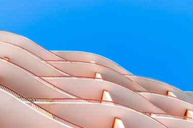 Dubai, BAE - 03.26.2021 Dubai Silikon Oasis bölgesindeki bir binghatti ufuk çizgisi..