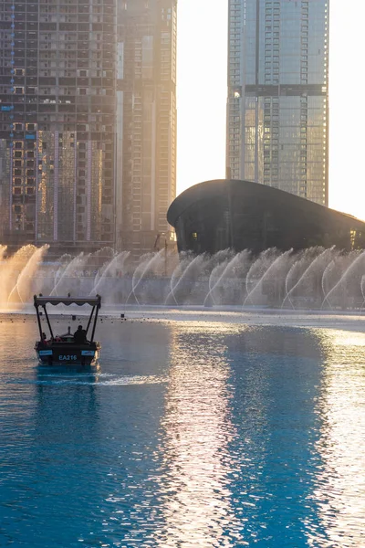 Dubai Uae 2021 Famous Dancing Dubai Fountain Dubai Opera Foreground — Stock Photo, Image