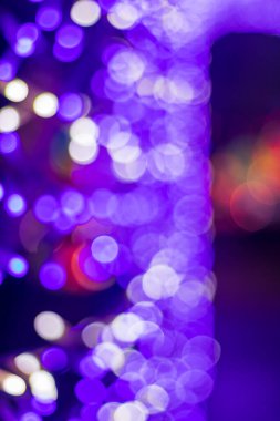 Bulanık ışıklarla renkli bir arkaplan görüntüsü.