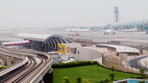 Dubai Eau 2020 Images Des Avions Ligne Emirates Circulant Terminal — Video