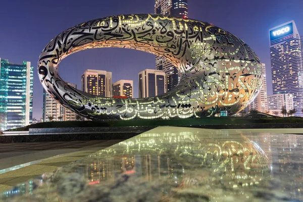 Dubai, BAE - 05.28.2021 Gece Geleceği Müzesi Çekimi.