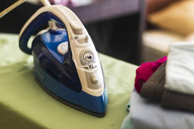 Demir tahtada demir bir atış.